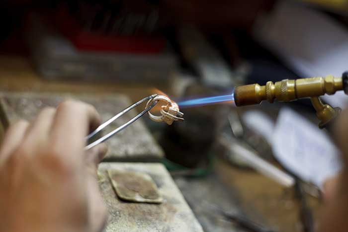 jeweler-repairs-broken-ring